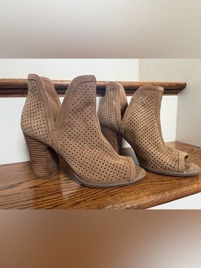 Lucky Brand Tan Perforated Suede Peep-Toe Ankle Booties - Size 10